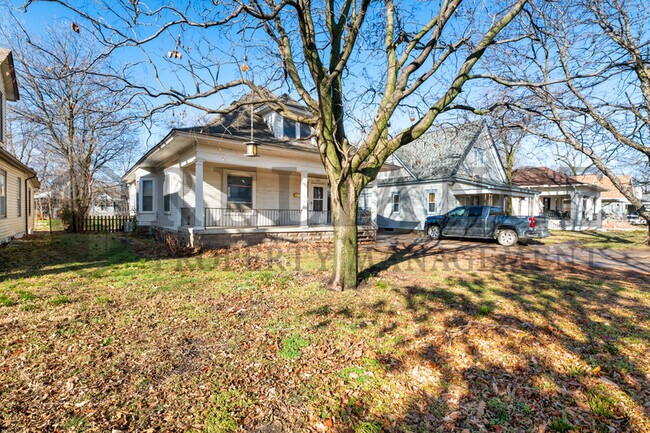 Foto del edificio - 221 S Glenn St