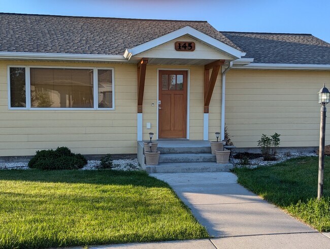 Foto del edificio - 145 Forest Grove Lane