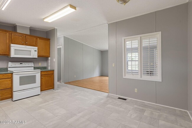 Building Photo - 113 Simon Latour Rd