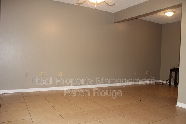 Foto del edificio - 8052 Bayou Fountain Ave