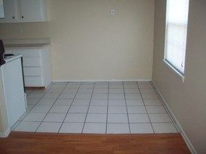 Building Photo - 4300 Lynnview Dr
