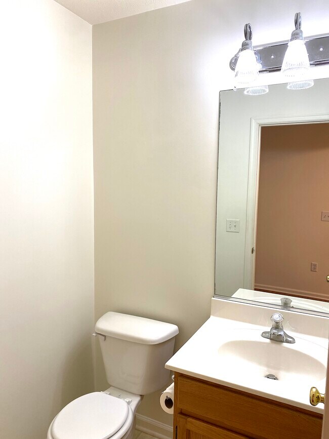 Building Photo - 104 Windstone Dr