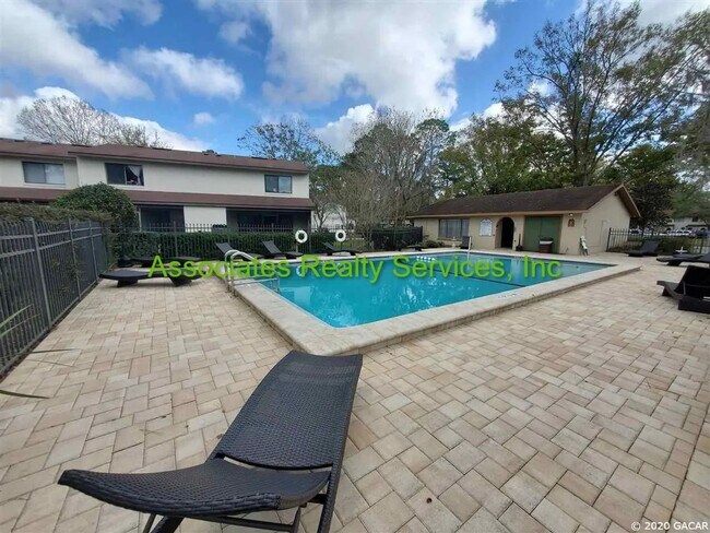 Foto del edificio - 2bed/1.5bath Condo in SW Gainesville minutes from UF, Shands & More!