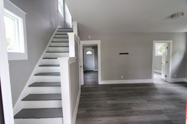 Foto del edificio - Updated 3 Bedroom 1 bathroom House