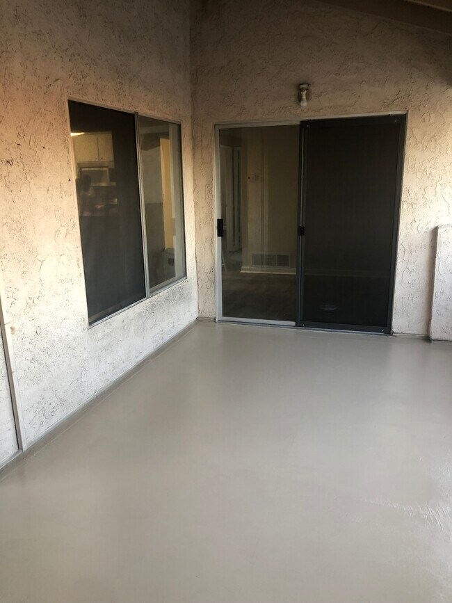 covered patio 130 sqft - 227 Sheffield St