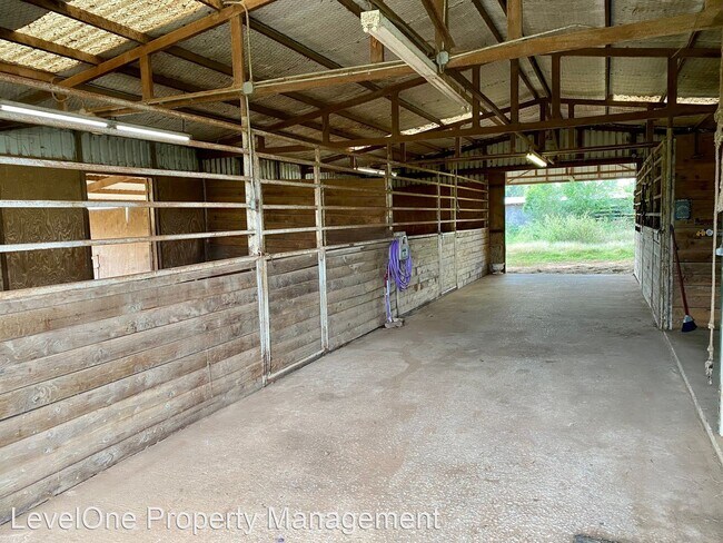 Building Photo - 3 br, 2 bath House - 20450 SE 29th Street