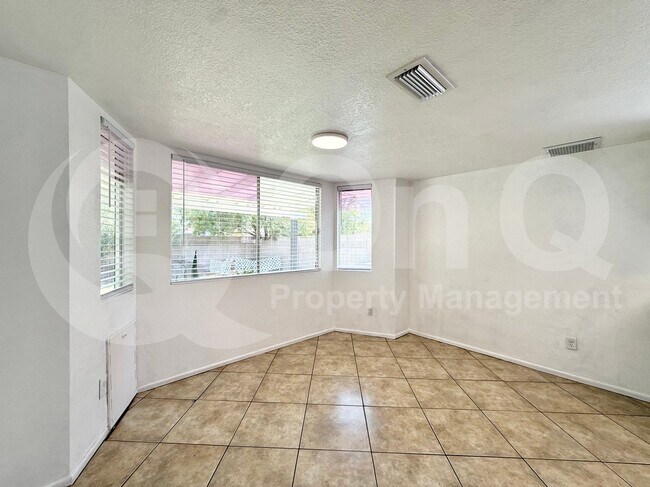Building Photo - 2439 E Elmwood St