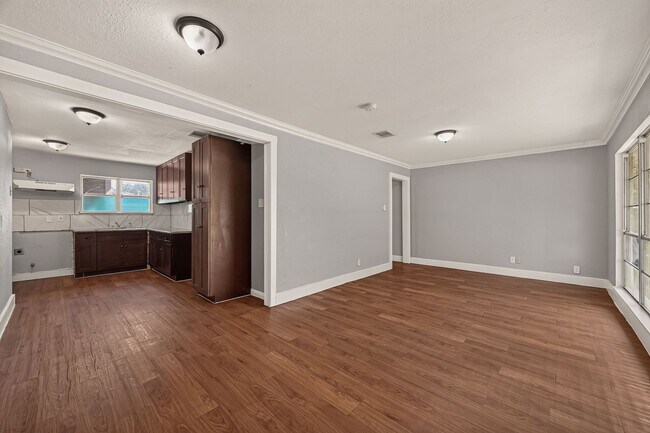 Building Photo - 10601 Ambursen St