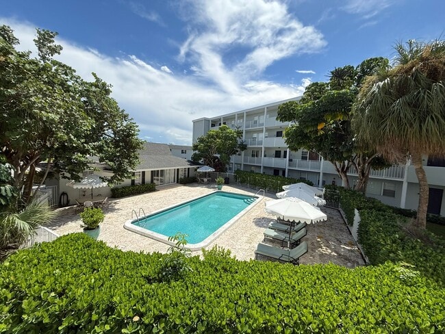 Building Photo - West Palm Lane Apartments