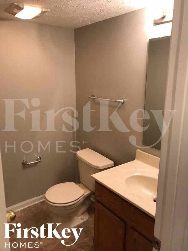 Building Photo - 10850 Snowdrop Way