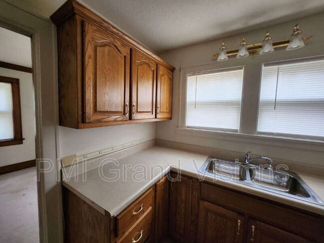 Building Photo - 303 E Kellar Ln
