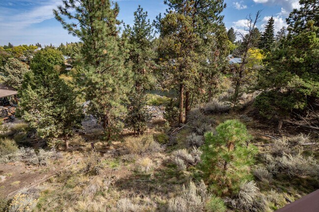 Building Photo - River's Edge Golf Course, Upscale Unit on ...