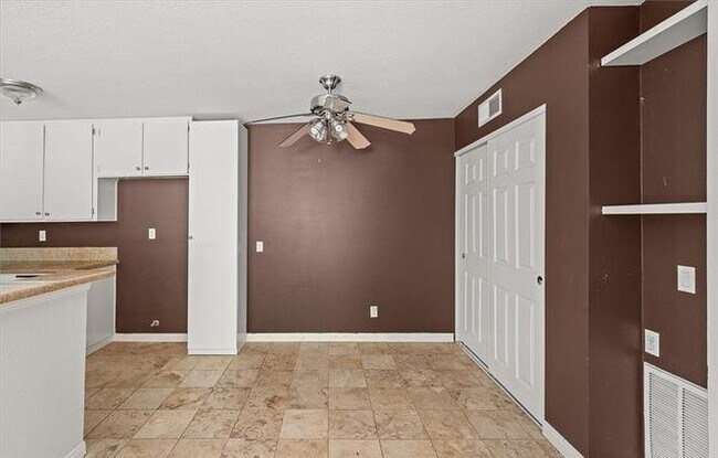 Foto del edificio - "Charming 1-Bedroom Condo in Santa Clarita...