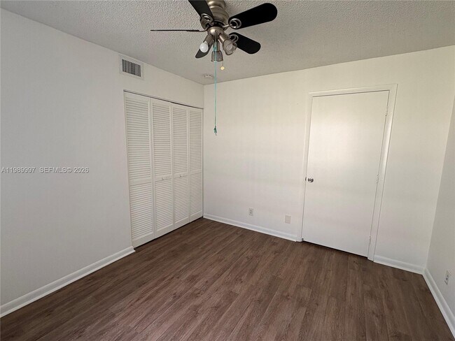 Foto del edificio - 8444 Shadow Ct