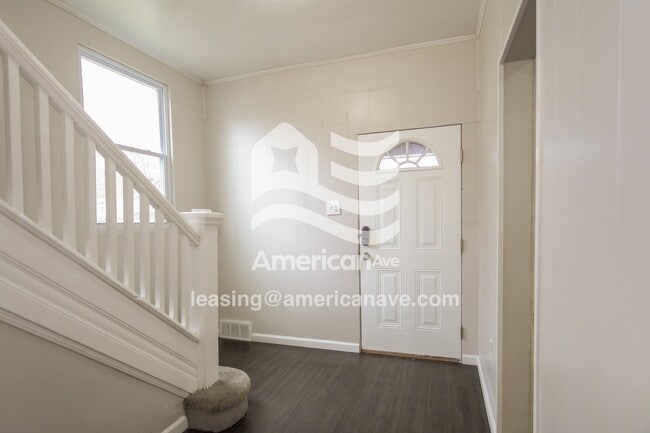 Building Photo - 1217 Main St