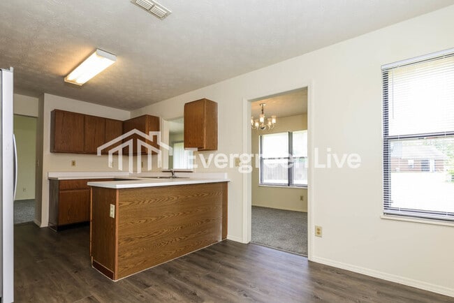 Building Photo - 8688 Deer Hollow Dr