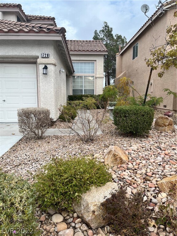 Building Photo - 1728 Royal Canyon Dr