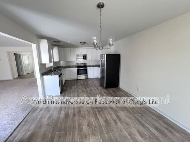 Building Photo - 1717 Ramsdale Rd