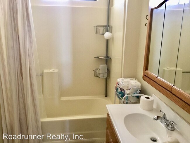 Building Photo - 4 br, 2.5 bath House - 2020 Neptune Ave