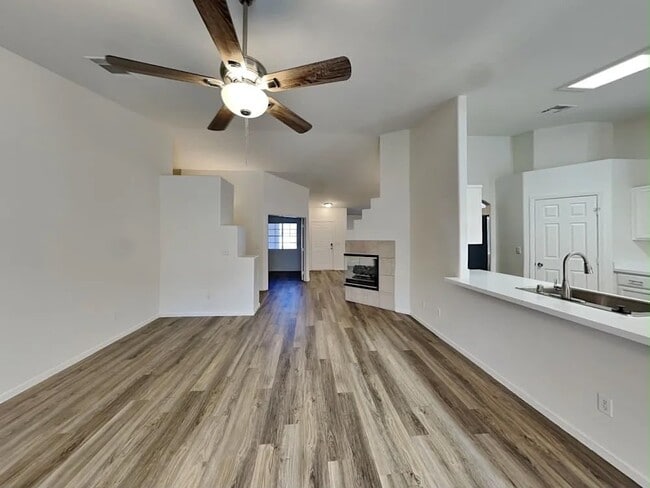 Foto del edificio - 6281 Hill Haven Ave