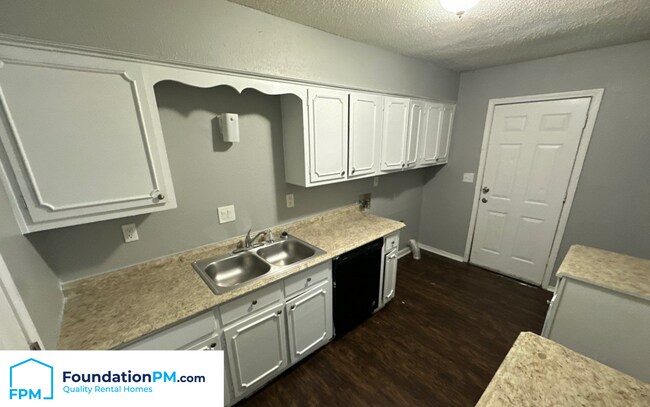 Foto del edificio - 4396 Howardcrest Dr
