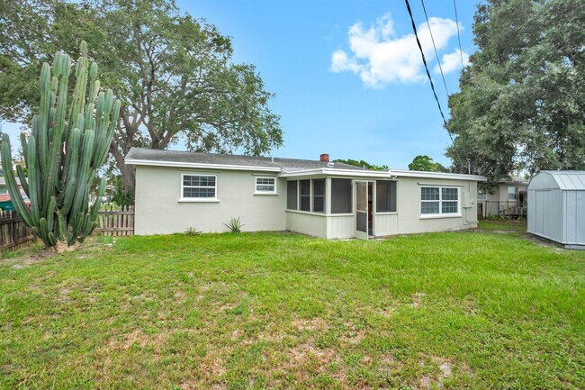 Building Photo - 557 Buckingham Ave