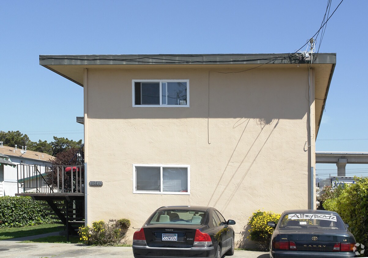 Building Photo - 10740 Pippin St