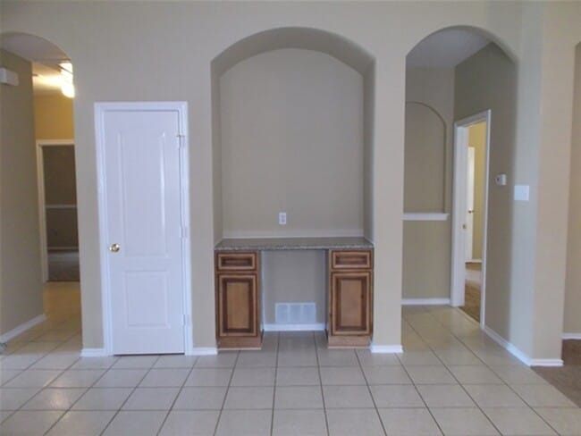 Building Photo - 1835 Manor Dr