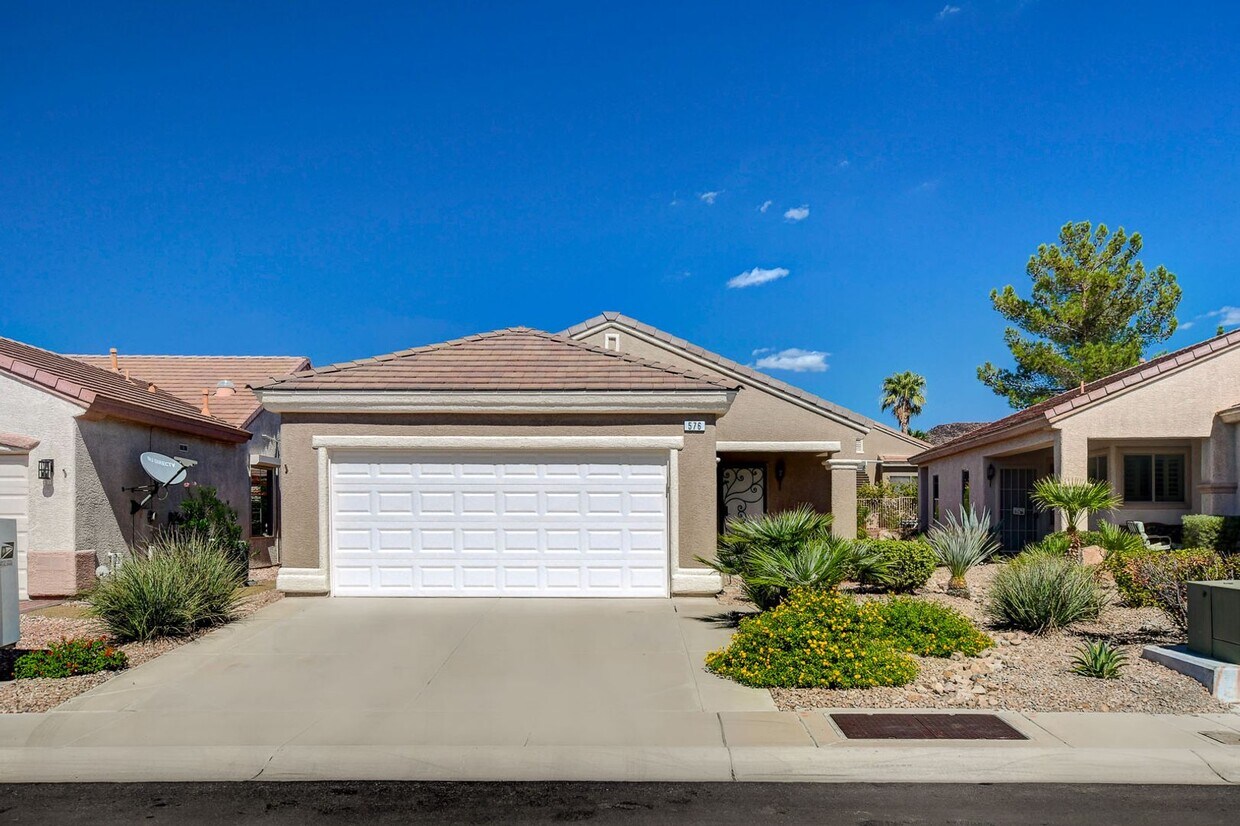 Foto principal - Lovely single story home in Sun City MacDonald Ranch!