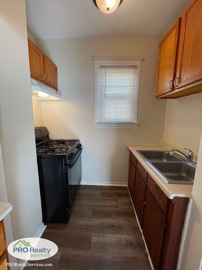 Building Photo - 3 Bedroom Plus Den Home