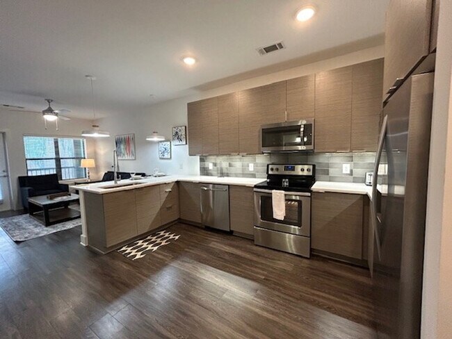 Foto del edificio - 455 Legends Pl