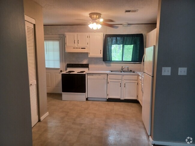 Building Photo - 3303 Cassidy Rd