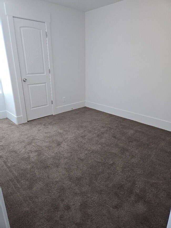 Foto del edificio - 2 bedroom 2.5 bath townhome