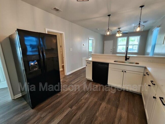 Building Photo - 3303 Burroughs St