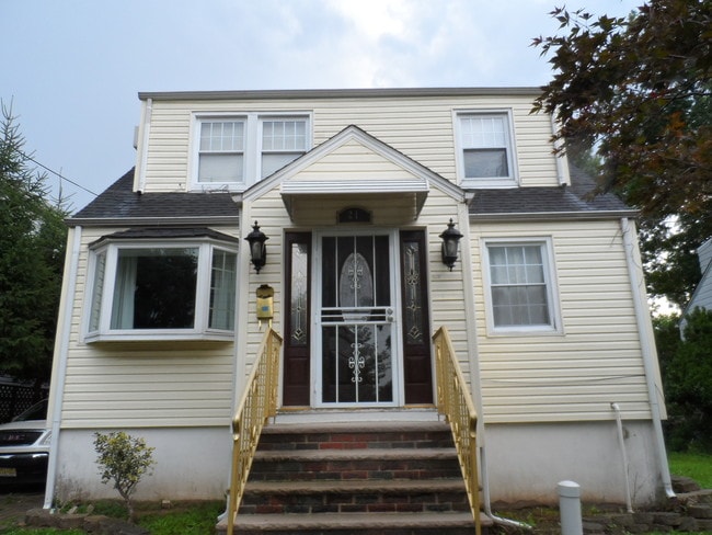 Building Photo - 21 Raydol Ave