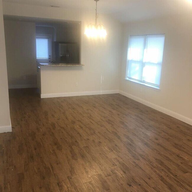 Foto del edificio - 921 W Day St