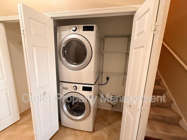 Foto del edificio - 1437 Dandelion Dr