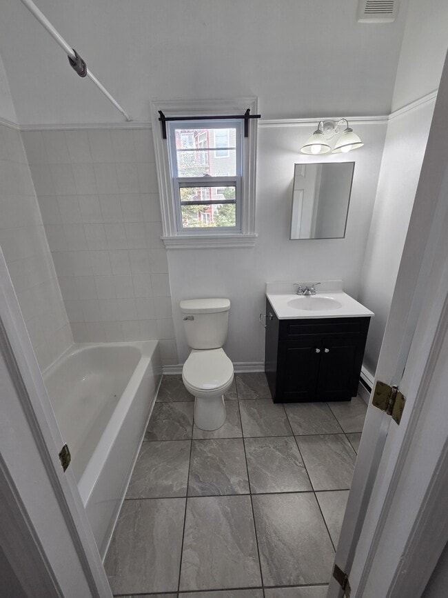 Building Photo - 2229 Brunswick St