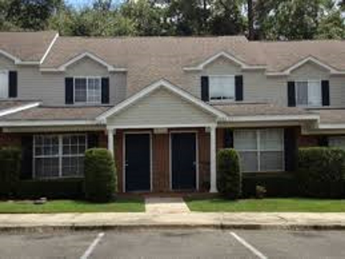 2738 W Tharpe St Unit 2738 W Tharpe 204, Tallahassee, FL 32303 Room for Rent in Tallahassee