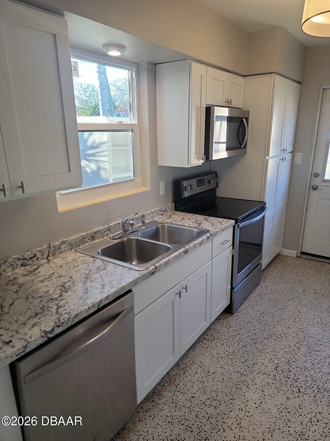 Foto del edificio - 1442 John Anderson Dr