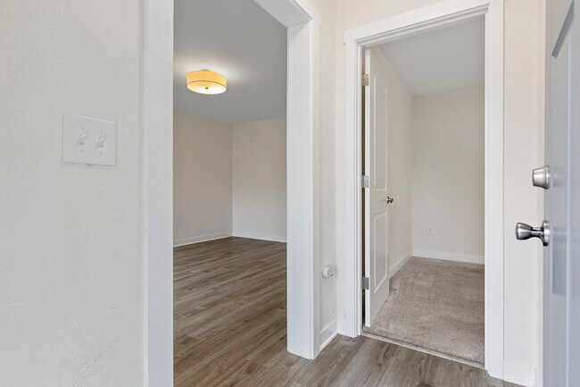 Foto del edificio - 6629 S Pine St