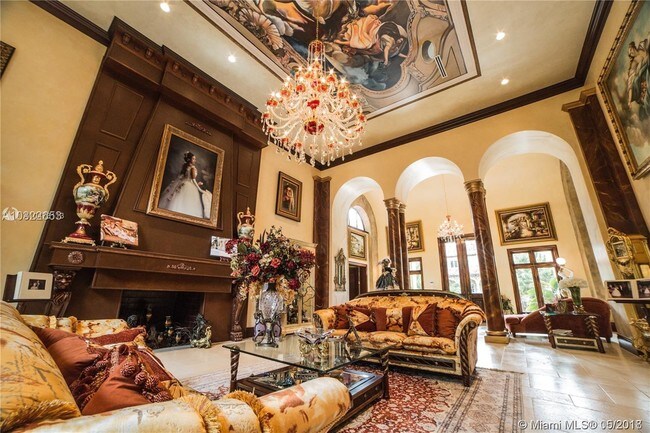 Foto del edificio - 4411 Pine Tree Dr