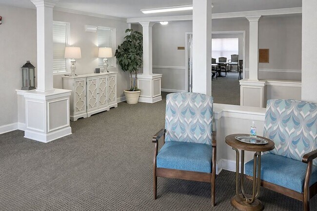 Foto del edificio - CREEKSIDE SENIOR APARTMENTS