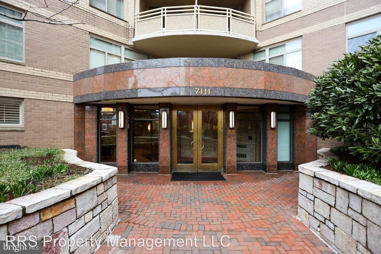 2 br, 2 bath House - 7111 Woodmont Ave  #202