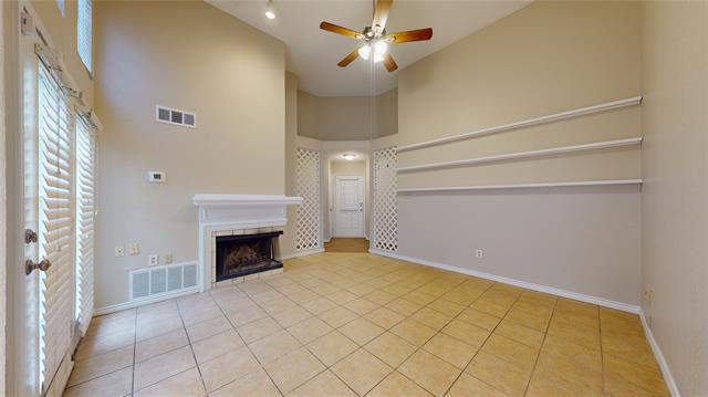 Building Photo - 3117 Royal Ln