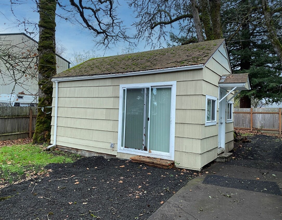 2136 Main St Unit B, Philomath, OR 97370 Room for Rent in Philomath