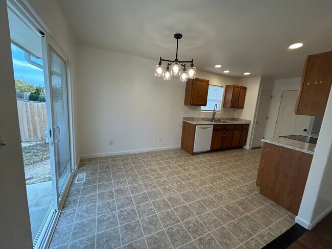 Foto del edificio - 870 W Blakeland Dr