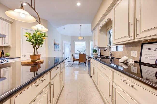 Foto del edificio - 831 Plainwood Dr