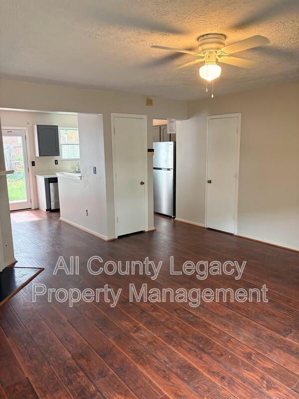 Building Photo - 5774 Wells Cir