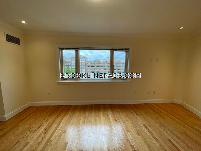 Foto del edificio - 1443 Beacon St